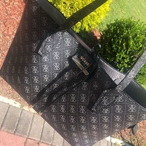 GUESS tote in black and gray